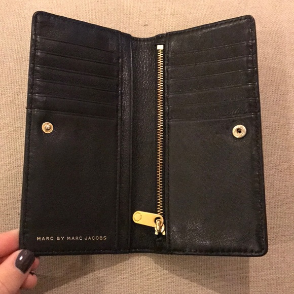 Marc by Marc Jacobs Wallet - gently used condition - Picture 2 of 5